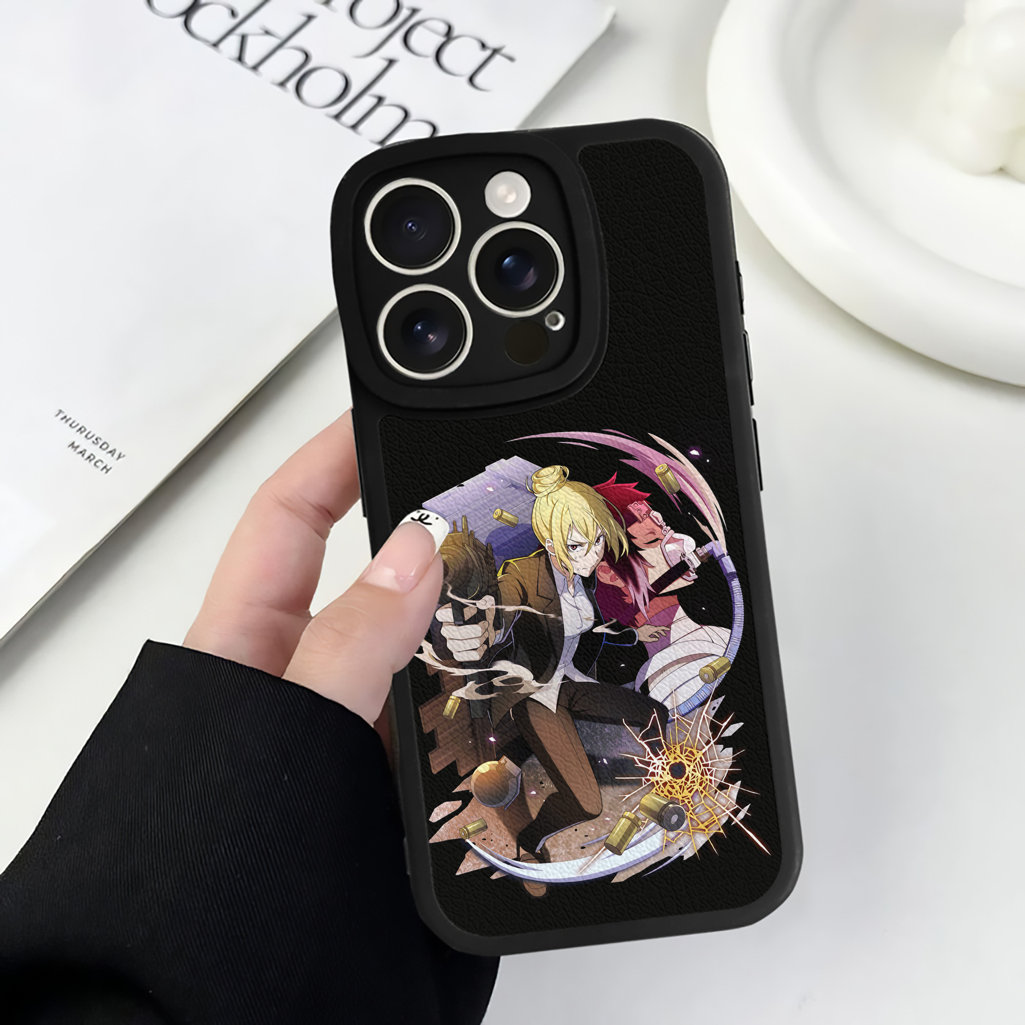 （画像用） 文豪ストレイドッグス Bungo Stray Dogs 【iPhone 16シリーズ対応】シリコンスマホケース（レザー調） 材質：シリコン